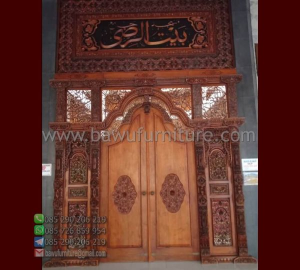 Pintu Masjid Ukiran Gebyok