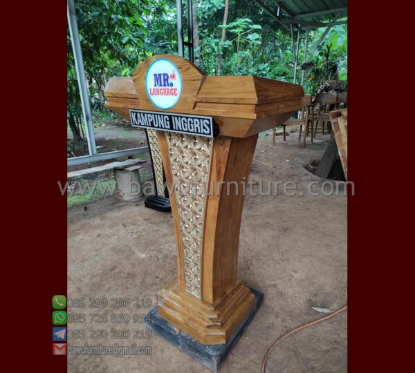 Podium Mr Language Kampung Inggris